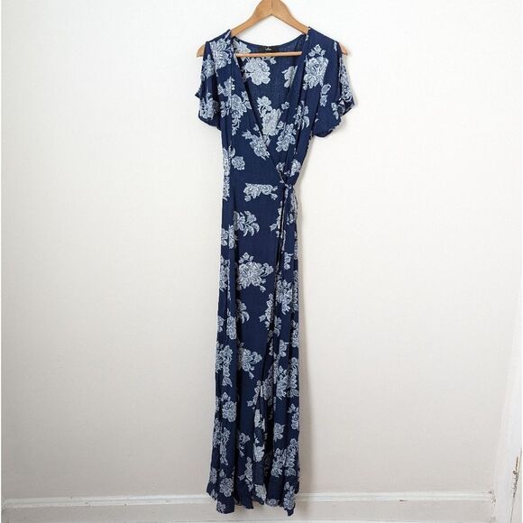 Lulus navy blue white floral Heart of Marigold flutter sleeve wrap maxi dress - Picture 2 of 6